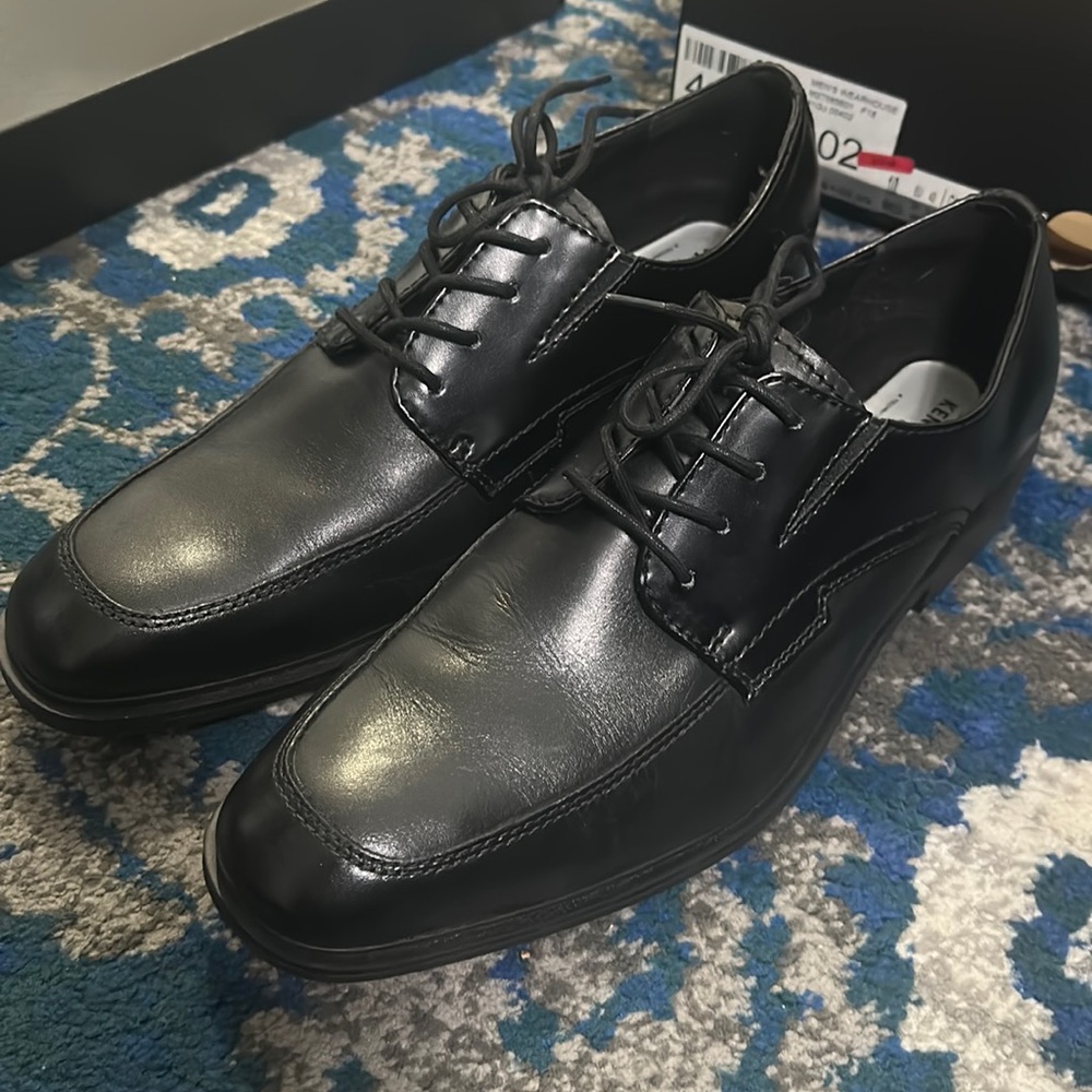 Kenneth Cole dice lace up